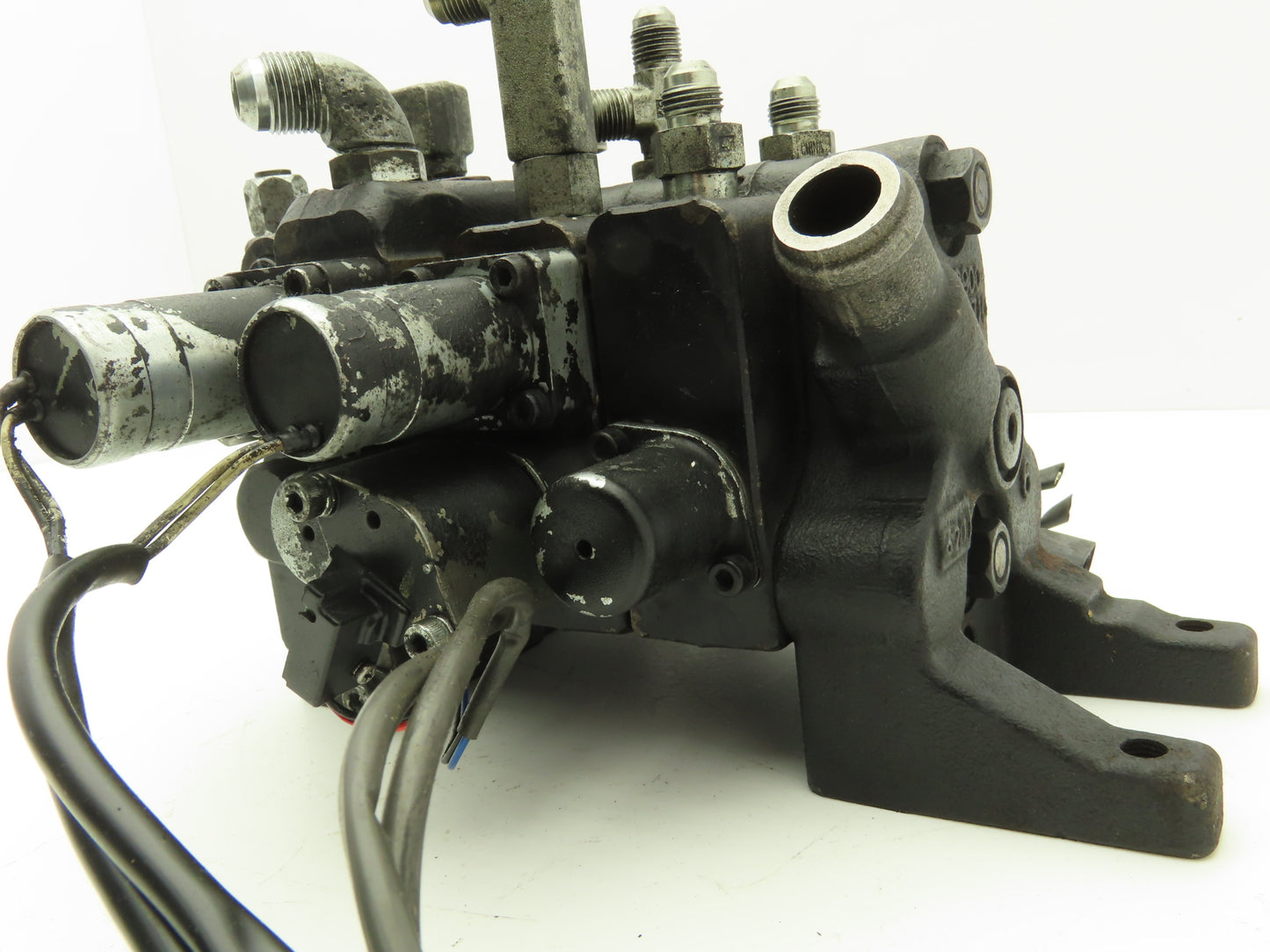 Toyota 67620-U1361-71 Hydraulic 3-Spool Forklift Mast Control Valve From 8FBE15U