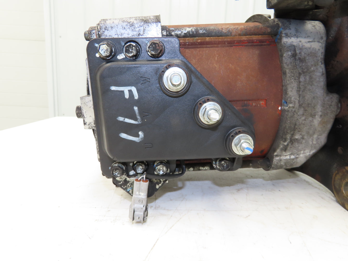 Toyota R12640 Forklift Right Front Drive Axle & Motor Assembly 5-Lug Off 8FBE15U