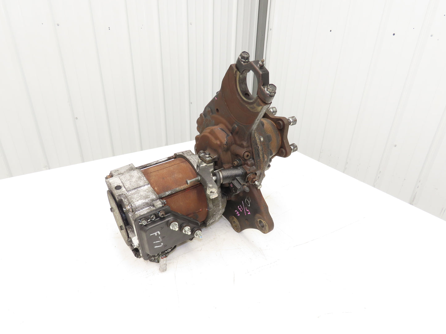 Toyota R12640 Forklift Right Front Drive Axle & Motor Assembly 5-Lug Off 8FBE15U