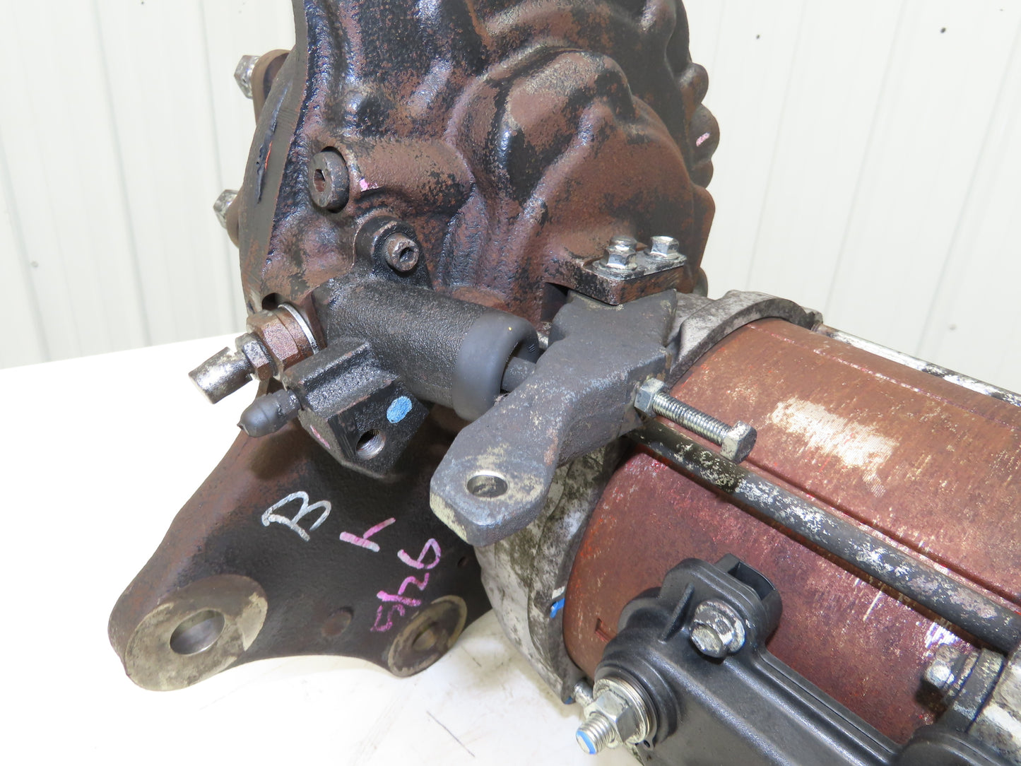 Toyota L12640 Forklift Left Front Drive Axle & Motor Assembly 5-Lug Off 8FBE15U