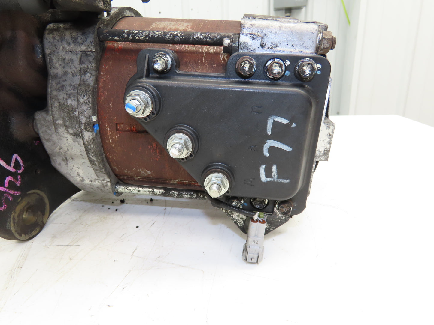 Toyota L12640 Forklift Left Front Drive Axle & Motor Assembly 5-Lug Off 8FBE15U