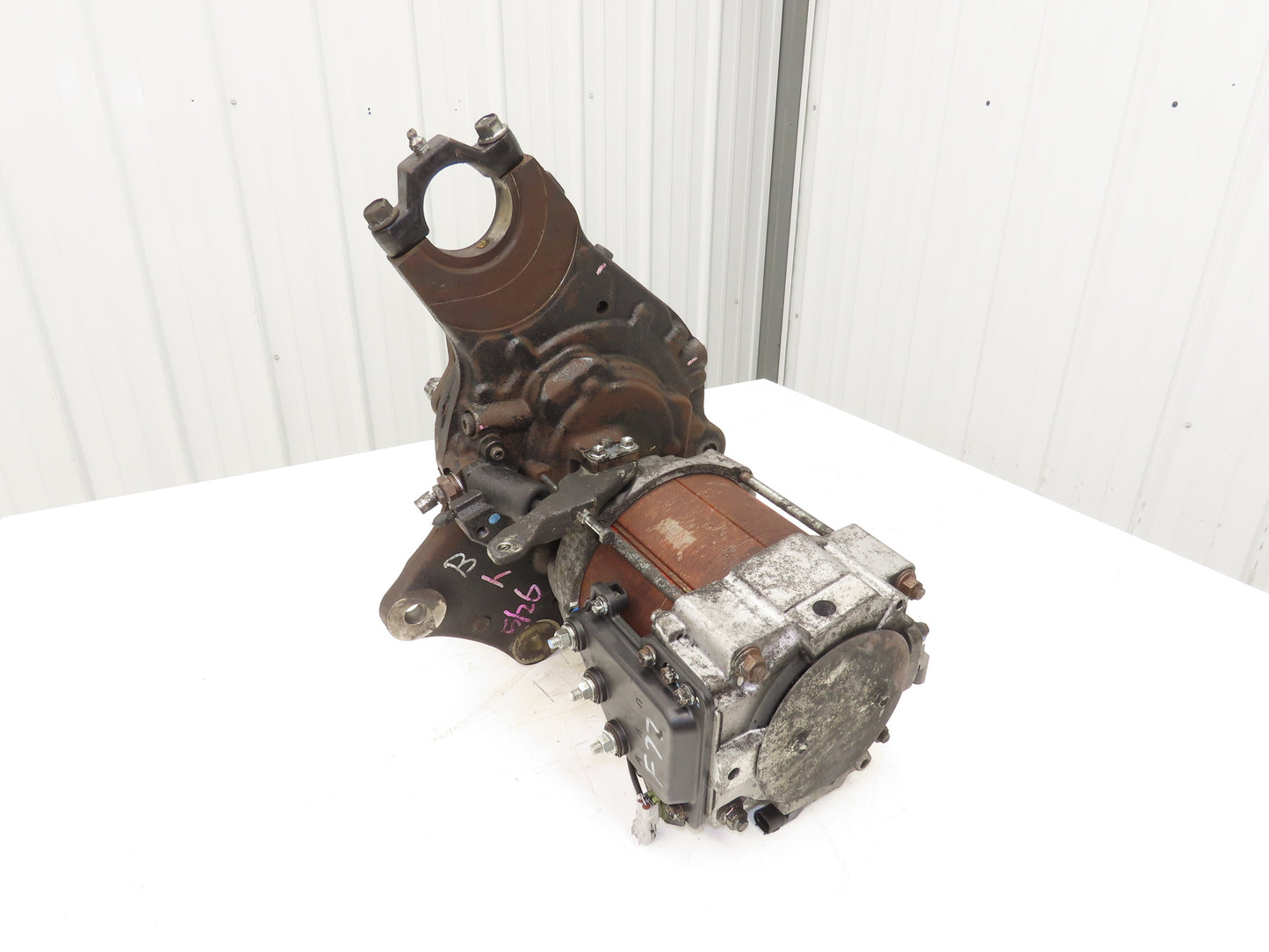 Toyota L12640 Forklift Left Front Drive Axle & Motor Assembly 5-Lug Off 8FBE15U