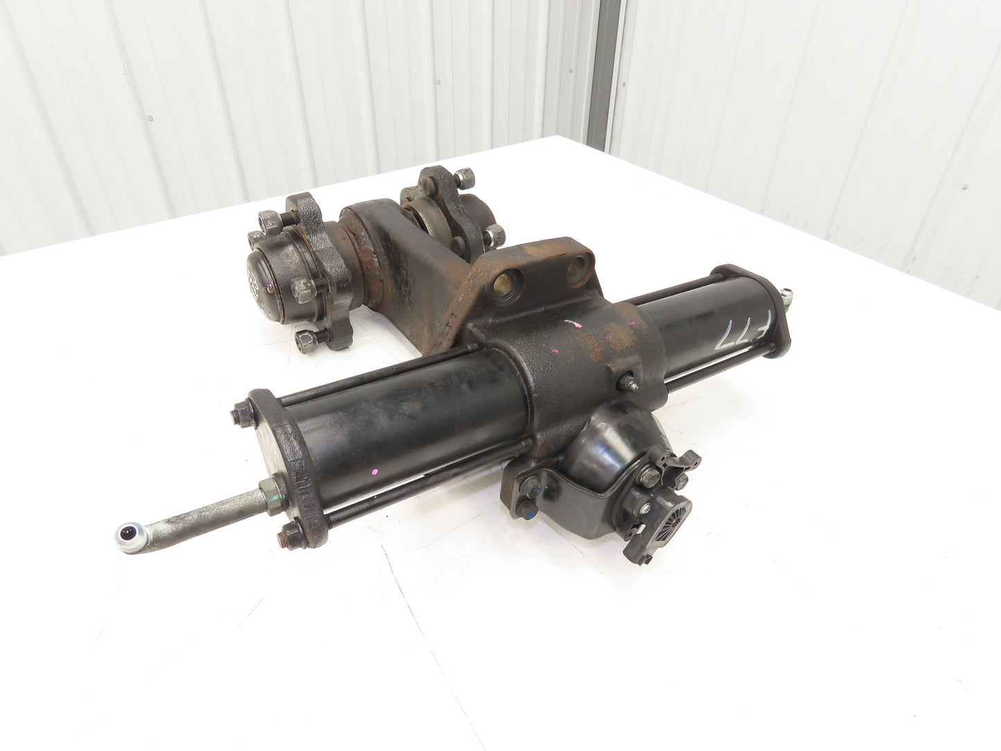 Toyota 8FBE15U Electric Forklift Dual-Wheel Rear Axle Drive Assembly Off 8FBE15U