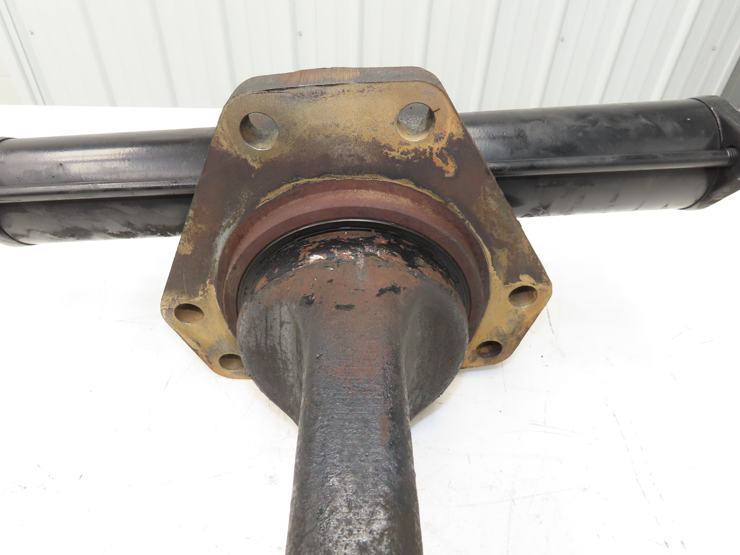 Toyota 8FBE15U Electric Forklift Dual-Wheel Rear Axle Drive Assembly Off 8FBE15U