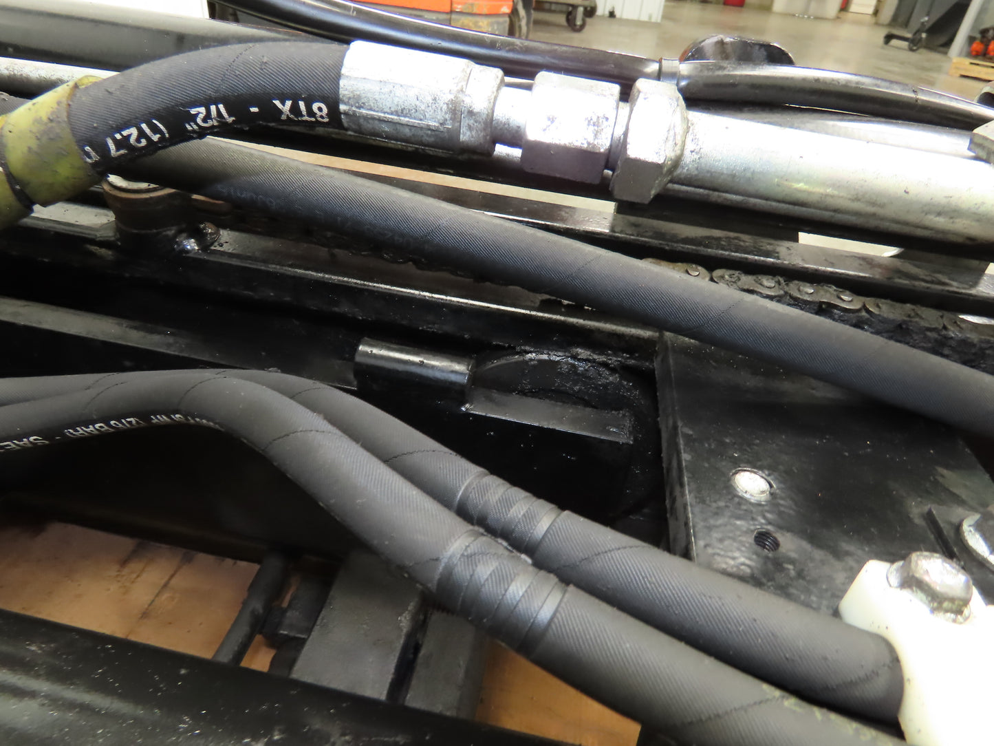 Toyota 8FBE15U Forklift Mast 189" 3-Stage Tilt Class II 2500lbs Capacity