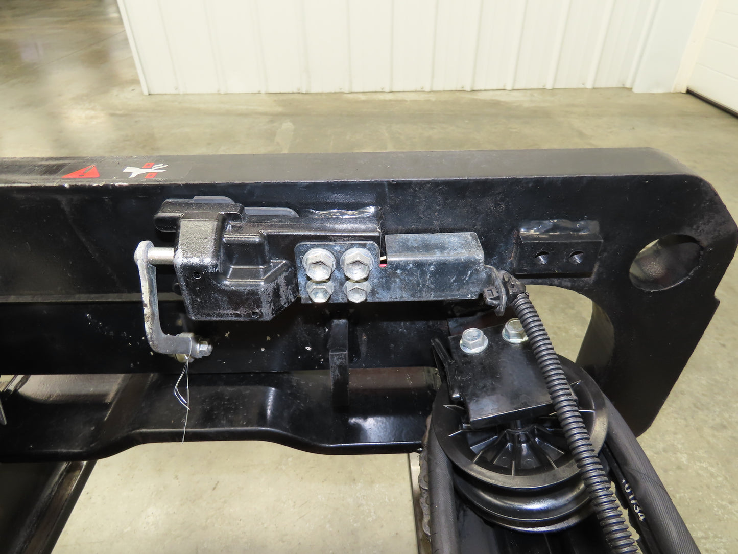 Toyota 8FBE15U Forklift Mast 189" 3-Stage Tilt Class II 2500lbs Capacity