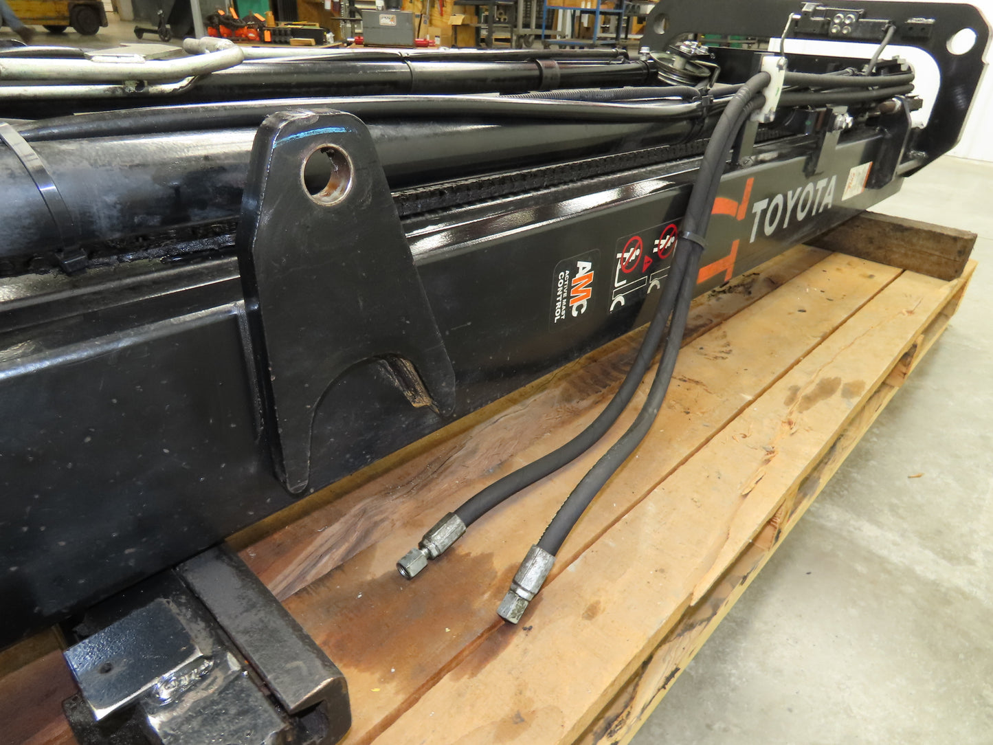 Toyota 8FBE15U Forklift Mast 189" 3-Stage Tilt Class II 2500lbs Capacity