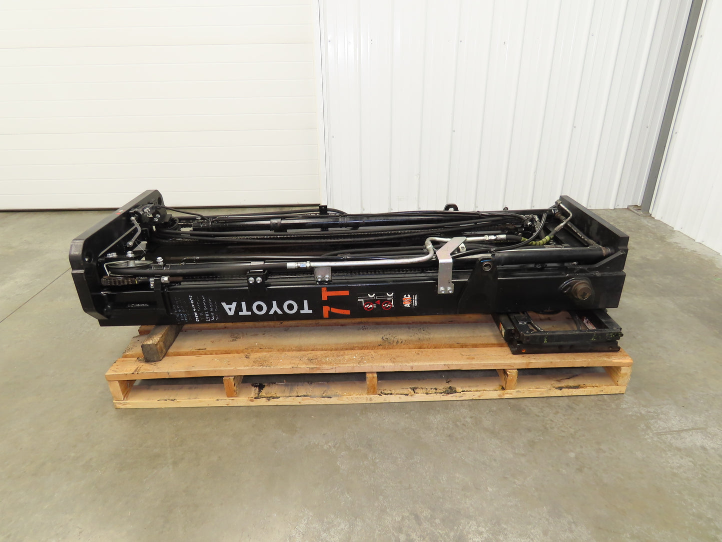 Toyota 8FBE15U Forklift Mast 189" 3-Stage Tilt Class II 2500lbs Capacity