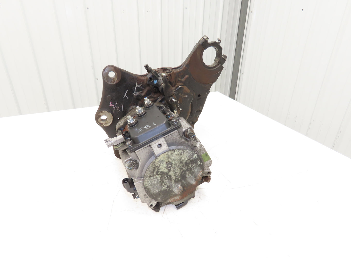 Toyota L12640 Forklift Left Front Drive Axle & Motor Assembly 5-Lug Off 8FBE15U