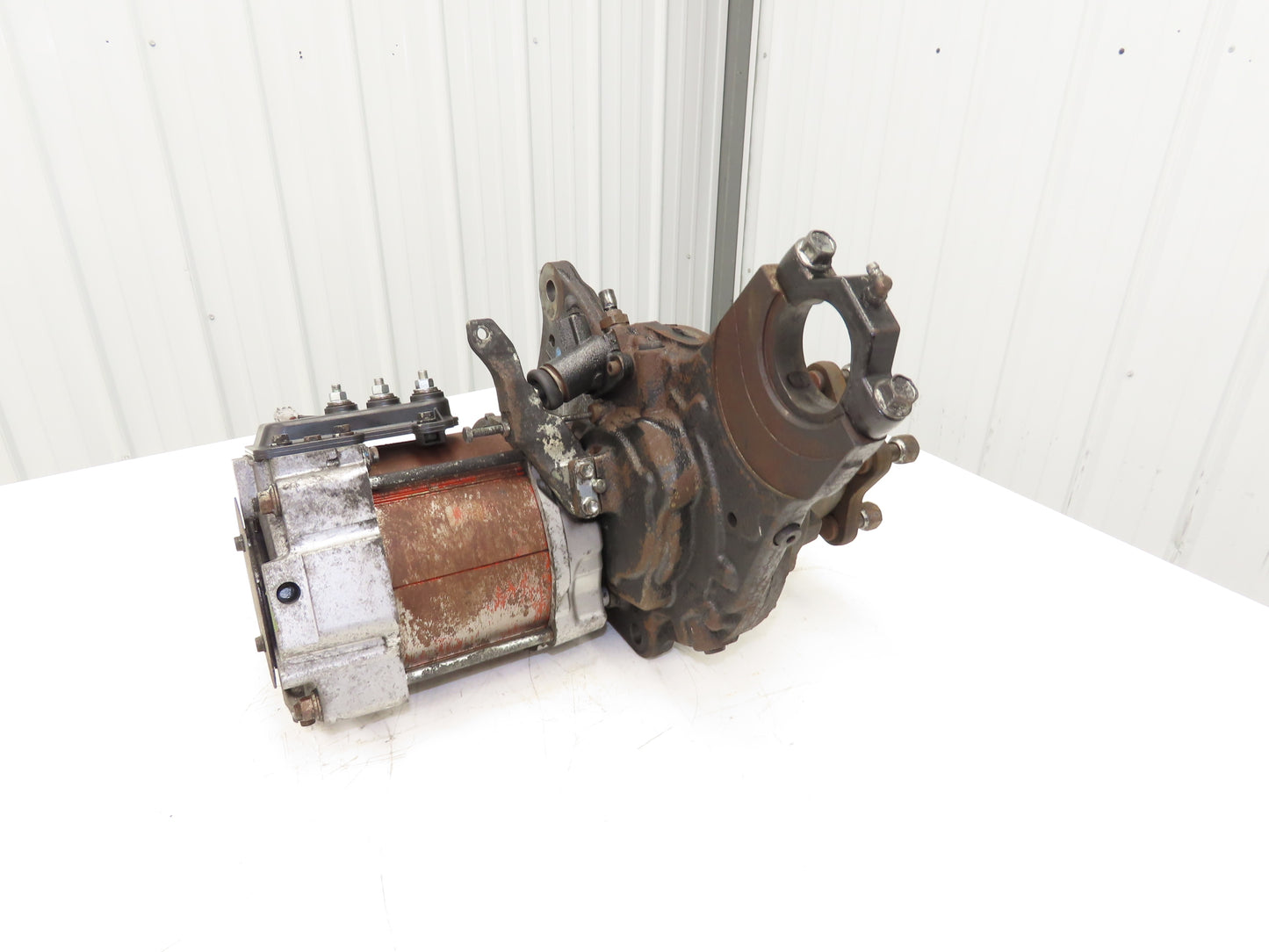 Toyota L12640 Forklift Left Front Drive Axle & Motor Assembly 5-Lug Off 8FBE15U