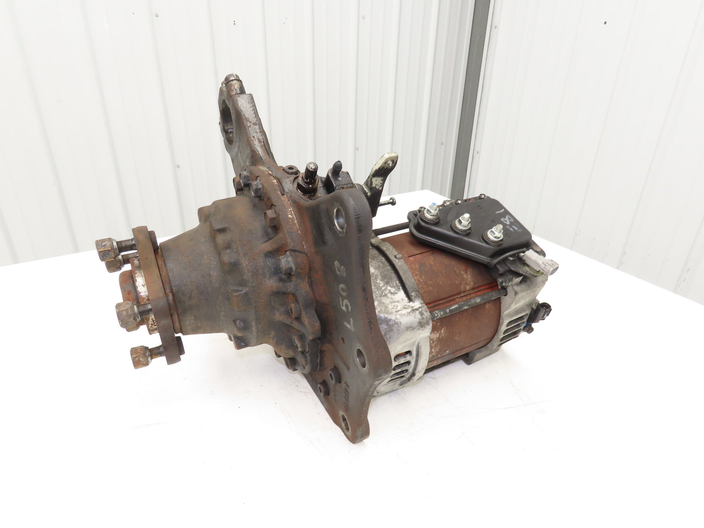 Toyota L12640 Forklift Left Front Drive Axle & Motor Assembly 5-Lug Off 8FBE15U