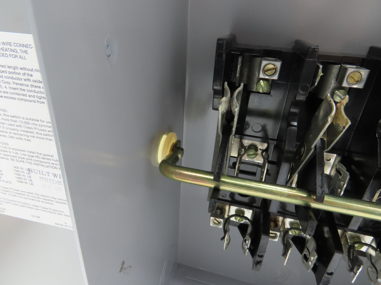 Challenger RGD322SNC Safety Disconnect Switch Fusible 60A 3 Pole 4 Wire 240V