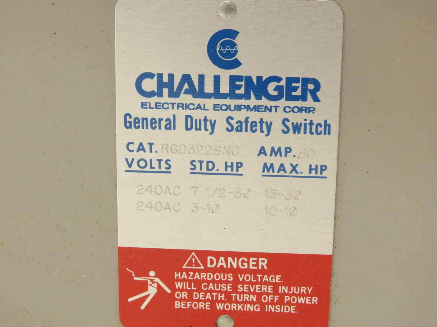 Challenger RGD322SNC Safety Disconnect Switch Fusible 60A 3 Pole 4 Wire 240V