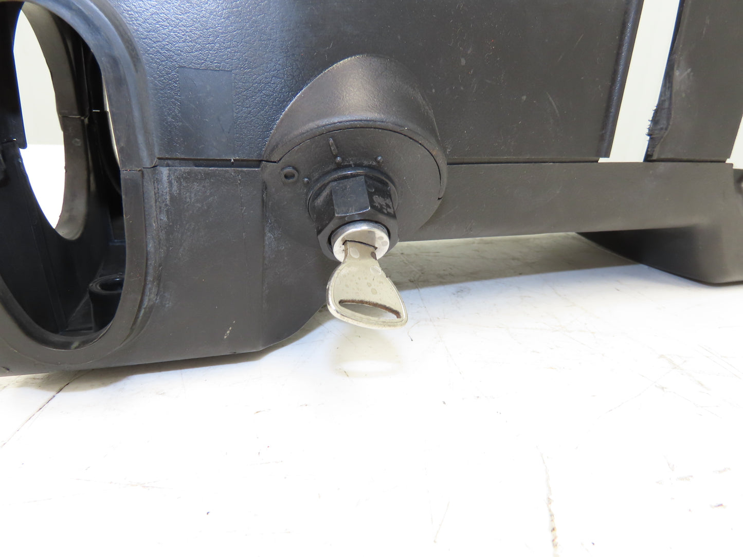 Toyota Electric Forklift Steering Column Shroud Cover W/Key Removed From 8FBE15U