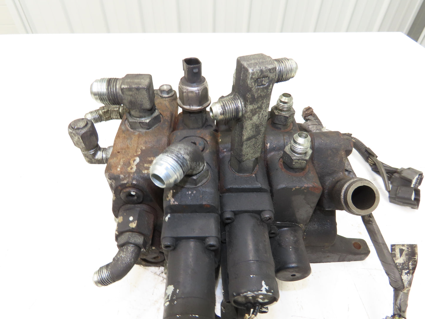 Toyota 67620-U1361-71 Hydraulic 3-Spool Forklift Mast Control Valve From 8FBE15U