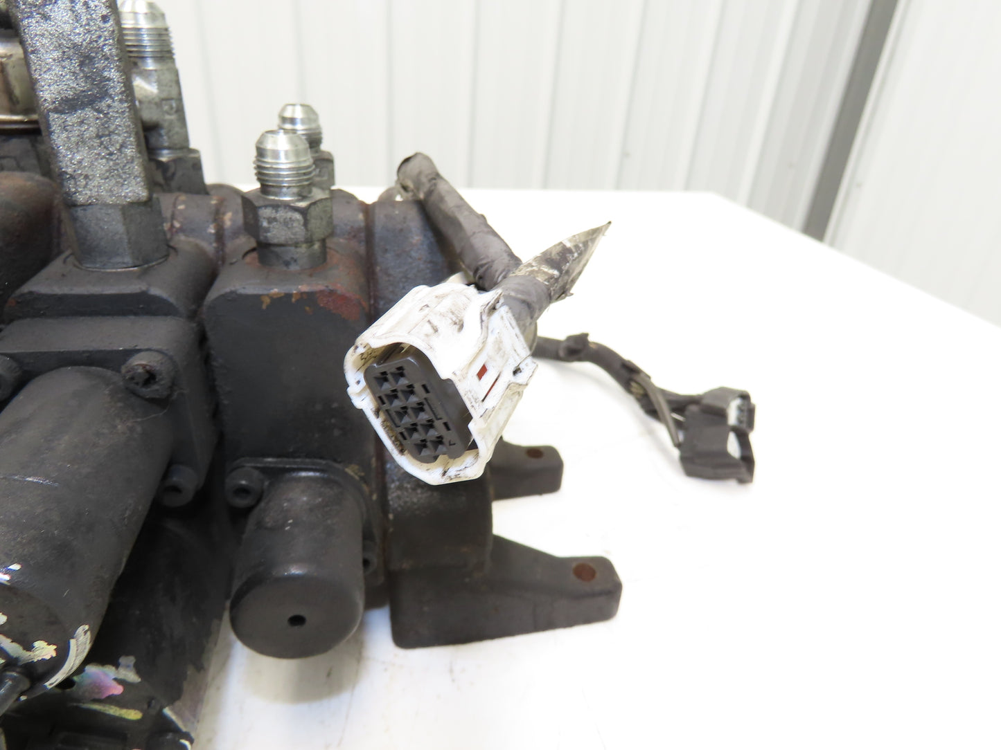 Toyota 67620-U1361-71 Hydraulic 3-Spool Forklift Mast Control Valve From 8FBE15U