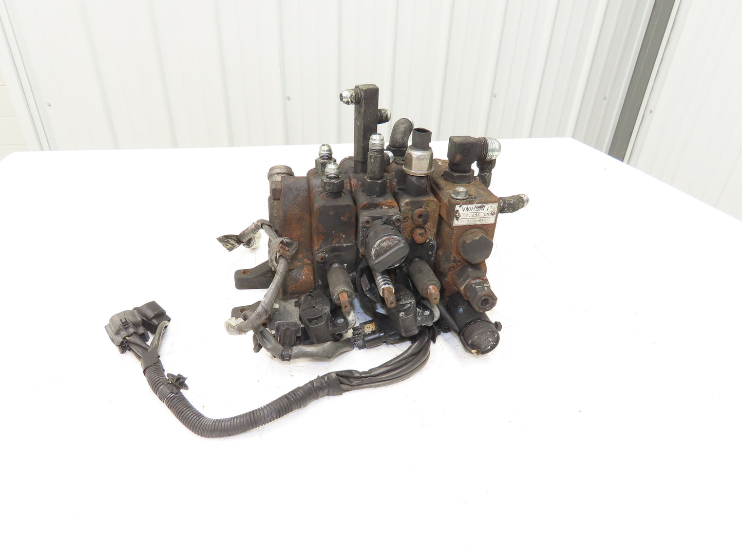 Toyota 67620-U1361-71 Hydraulic 3-Spool Forklift Mast Control Valve From 8FBE15U