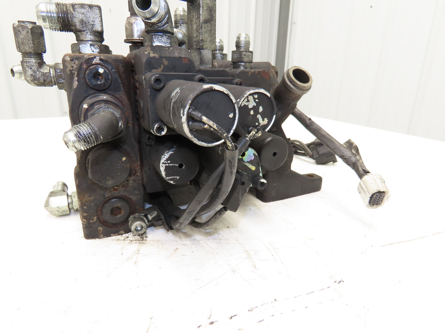 Toyota 67620-U1361-71 Hydraulic 3-Spool Forklift Mast Control Valve From 8FBE15U