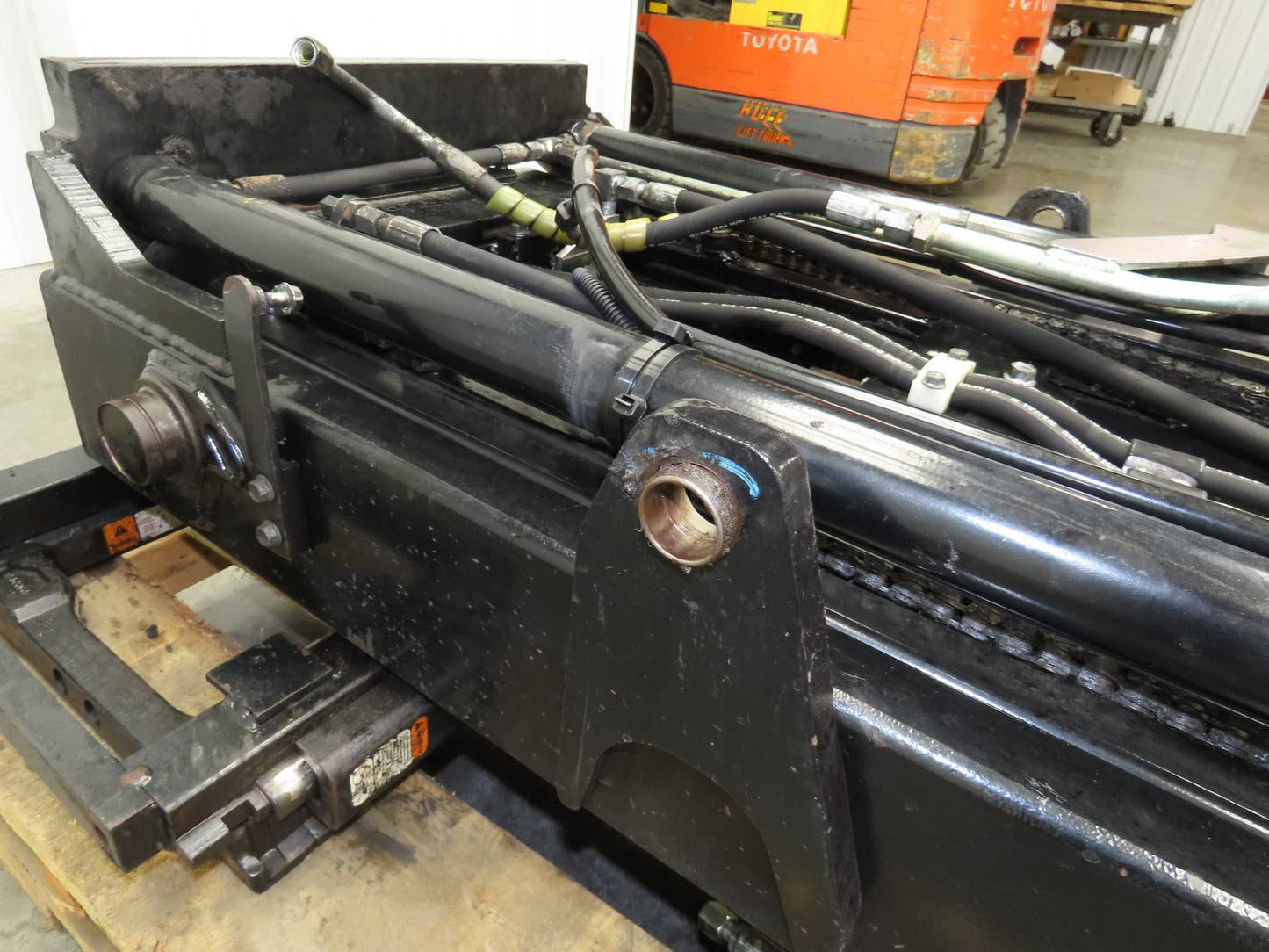 Toyota 8FBE15U Forklift Mast 189" 3-Stage Tilt Class II 2500lbs Capacity