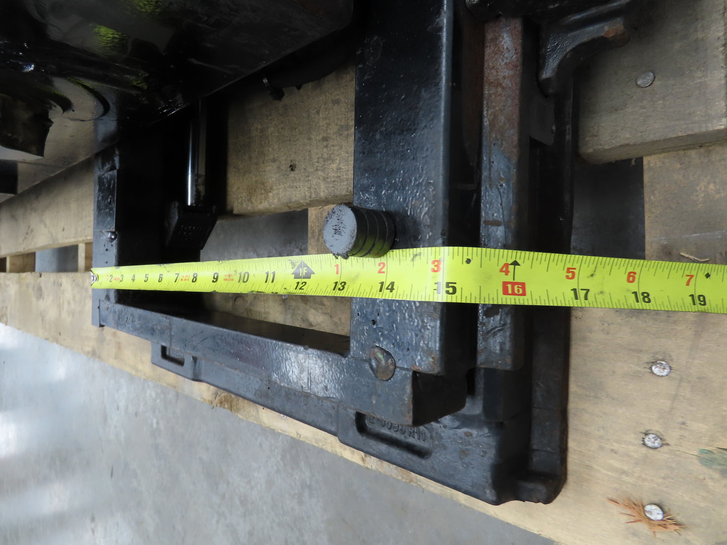 Toyota 8FBE15U Forklift Mast 189" 3-Stage Tilt Class II 2500lbs Capacity