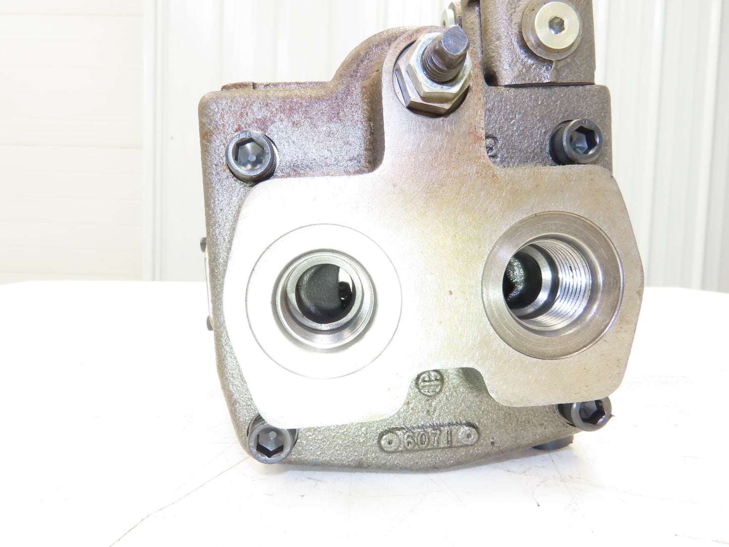 Parker PVP1630R2M12 Hydraulic Variable Piston Pump 5.2-7.8GPM 16cm³ 3000psi