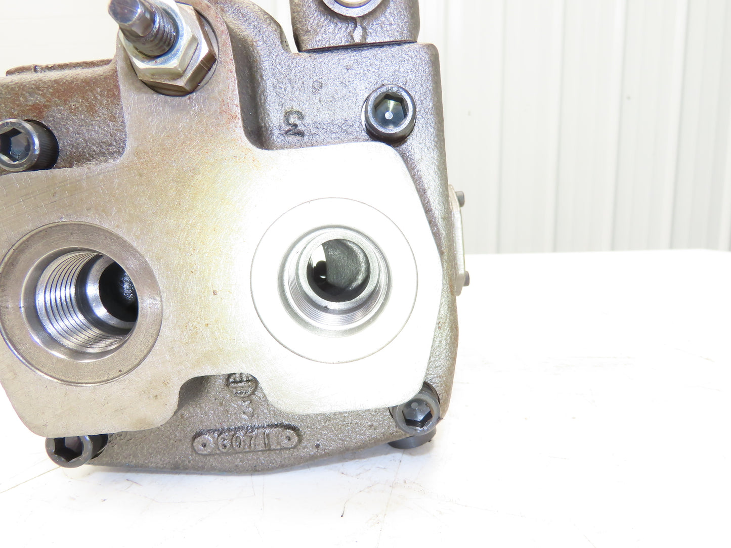 Parker PVP1630R2M12 Hydraulic Variable Piston Pump 5.2-7.8GPM 16cm³ 3000psi