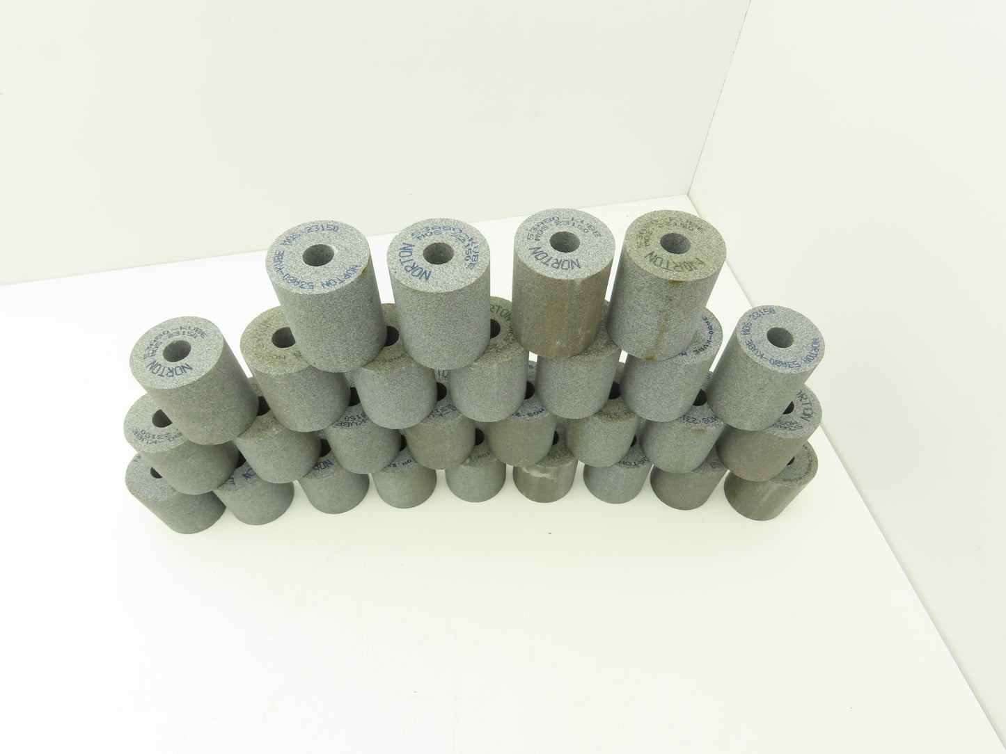 Norton 53A80-KVBE Grinding Wheel Alundum 2-3/4"W x 2"OD x 5/8"ID Lot of 28