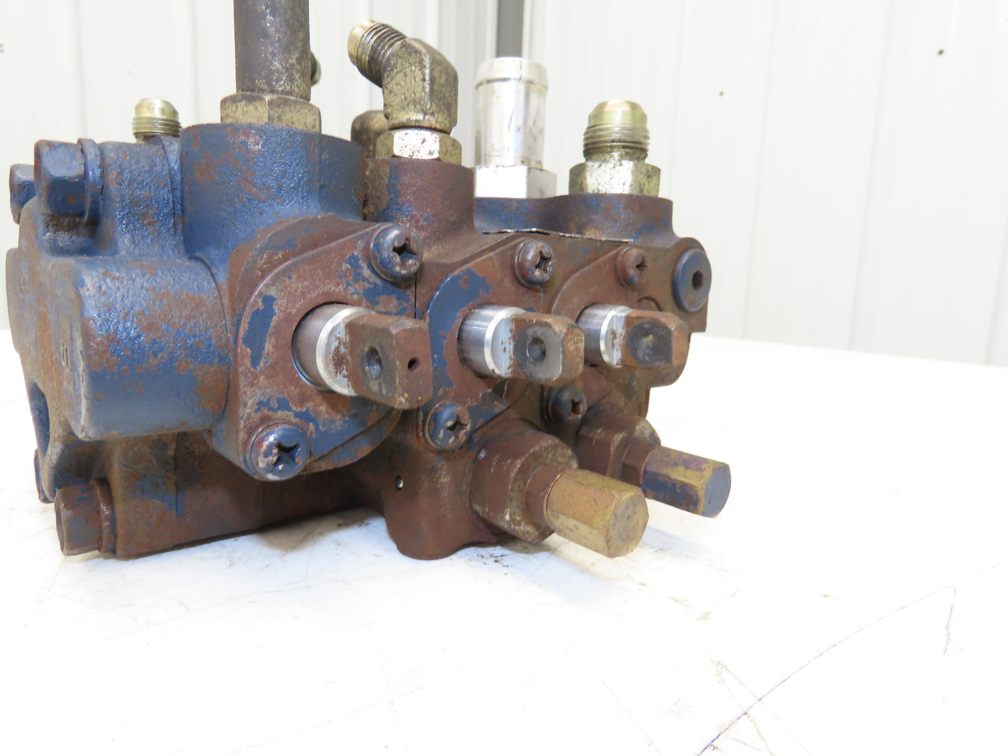 Toyota 67720-15301-71-B Hydraulic 3-Spool Forklift Mast Control Valve Off 5FBE15