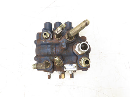 Toyota 67720-15301-71-B Hydraulic 3-Spool Forklift Mast Control Valve Off 5FBE15