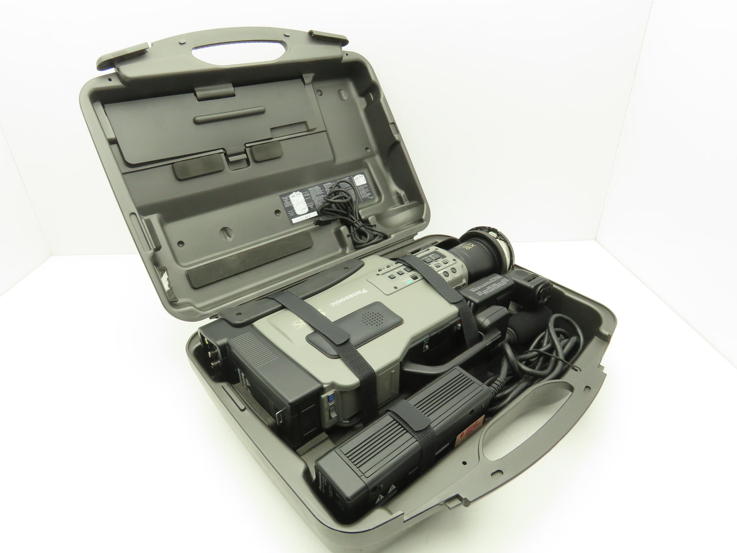 Panasonic AG-455 Camcorder Movie Camera S-VHS Reporter W/Hard Case Powered Up