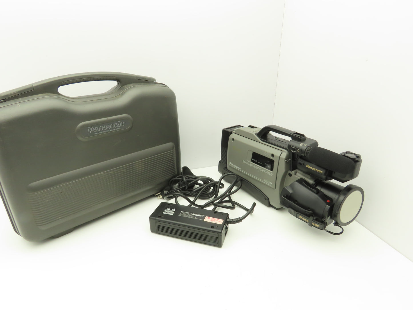 Panasonic AG-455 Camcorder Movie Camera S-VHS Reporter W/Hard Case Powered Up