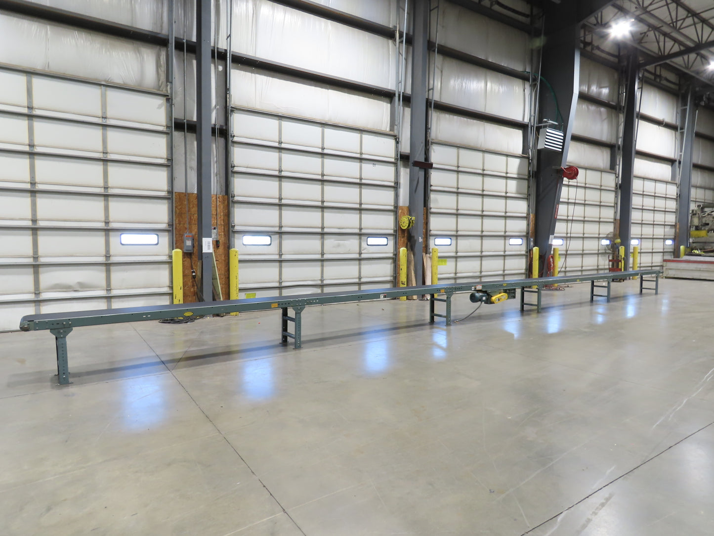 Hytrol 18"x 50' Slider Bed Conveyor 15.5" Belt 1Hp 3PH Center Drive 50FPM