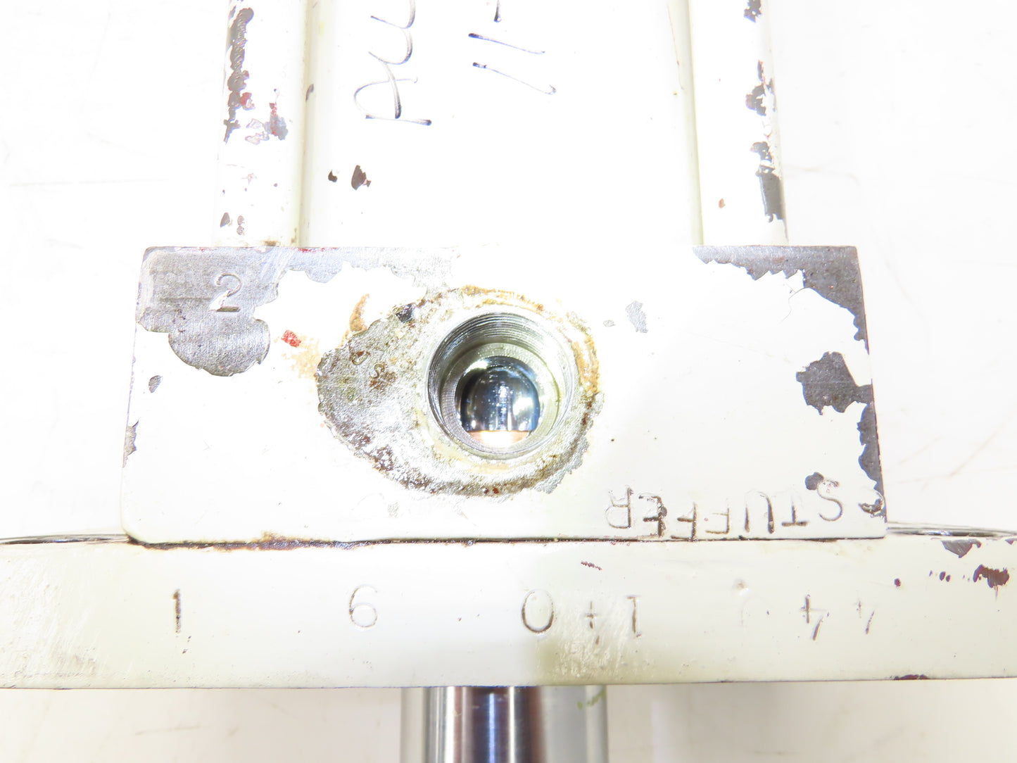 Parker Hannifin Hydraulic Cylinder 4" Bore 20" Stroke Flange Mount Extended Rod