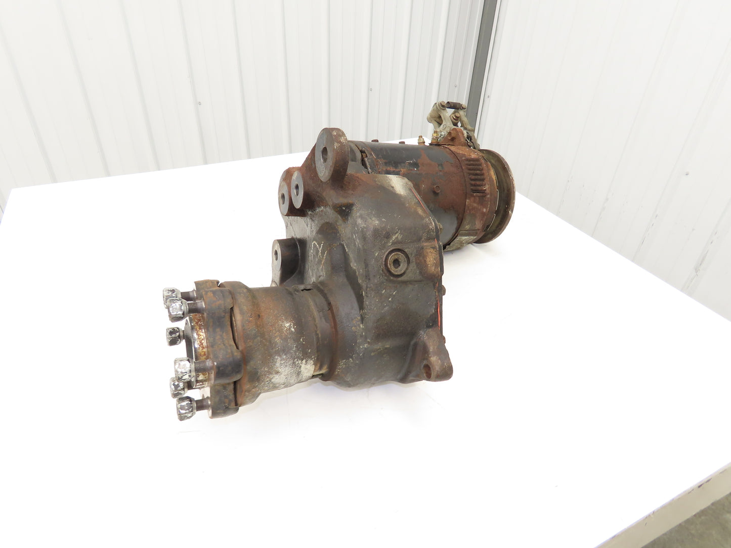 Toyota 14120-12181-71 Forklift Left Front Drive Axle & Motor 5-Lug Off 5FBE15