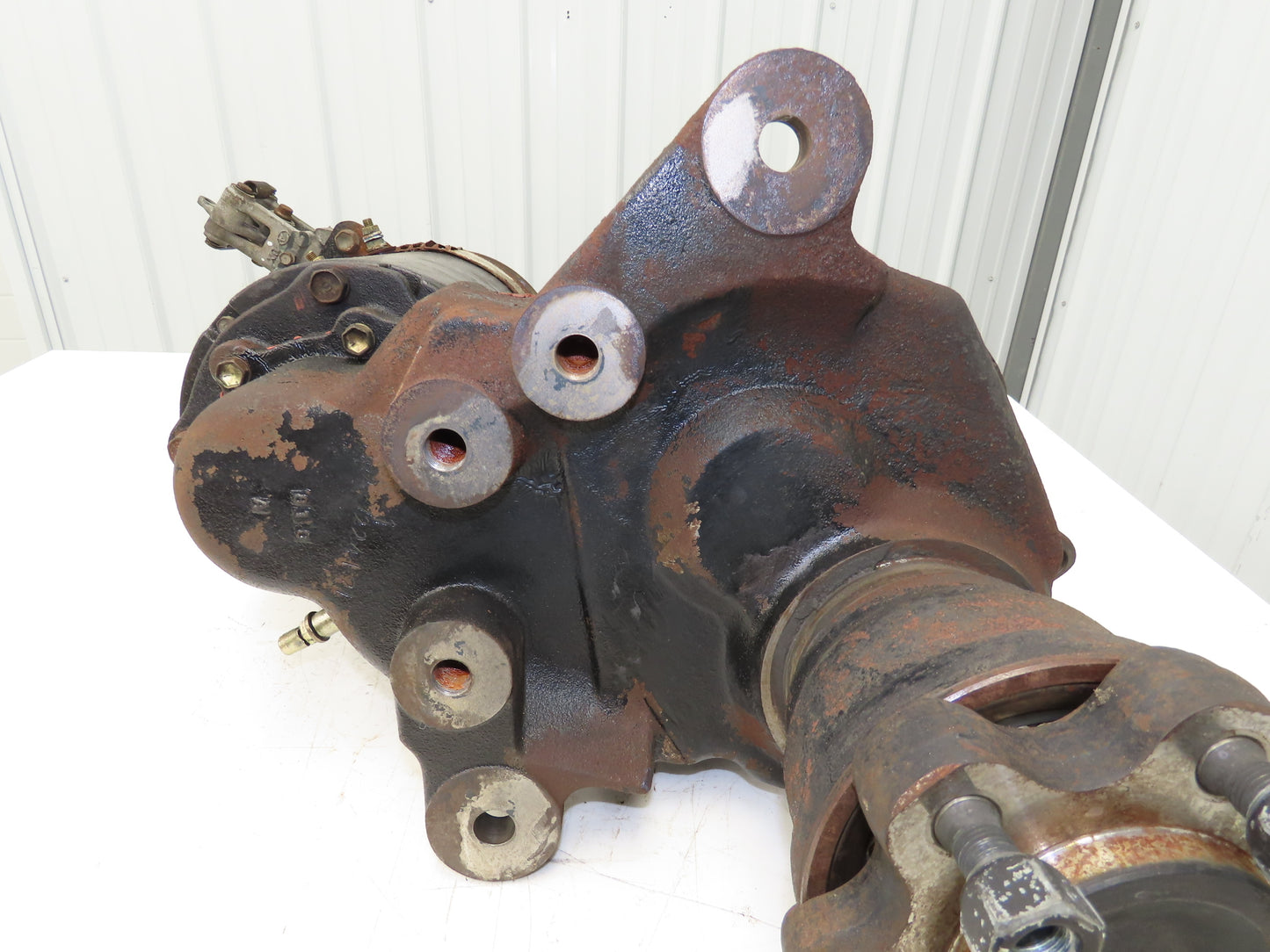 Toyota 14120-12181-71 Forklift Left Front Drive Axle & Motor 5-Lug Off 5FBE15