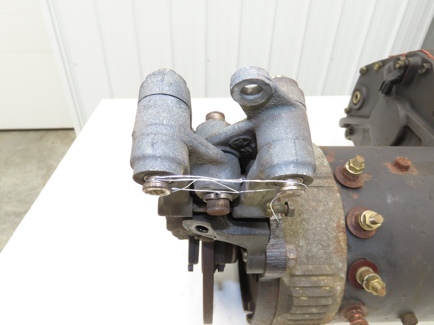 Toyota 14110-12181-71 Forklift Right Front Drive Axle & Motor 5-Lug Off 5FBE15