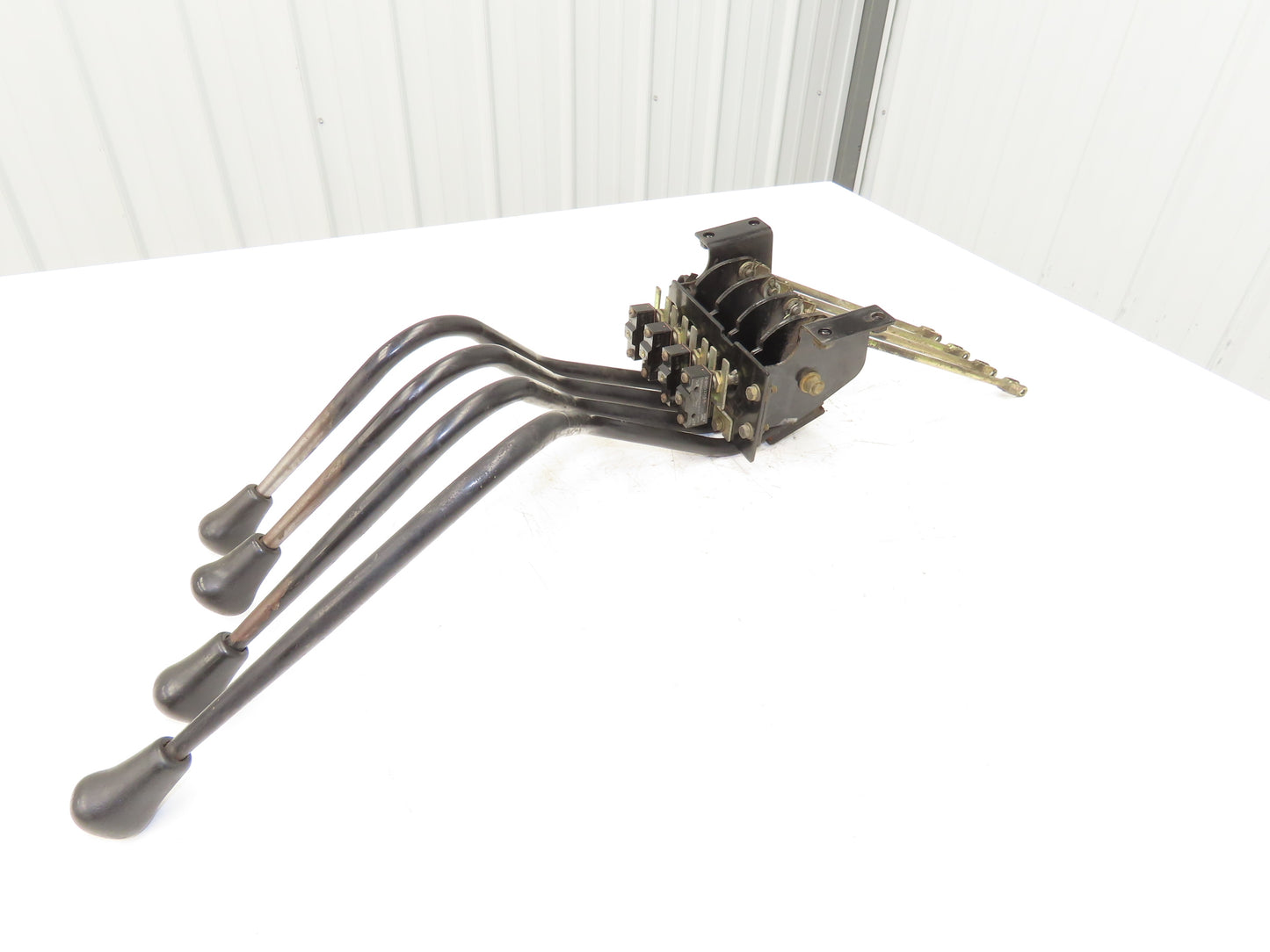 Toyota Electric Forklift Four Lever Control Lift Tilt Shift & Positioner 5FBE15