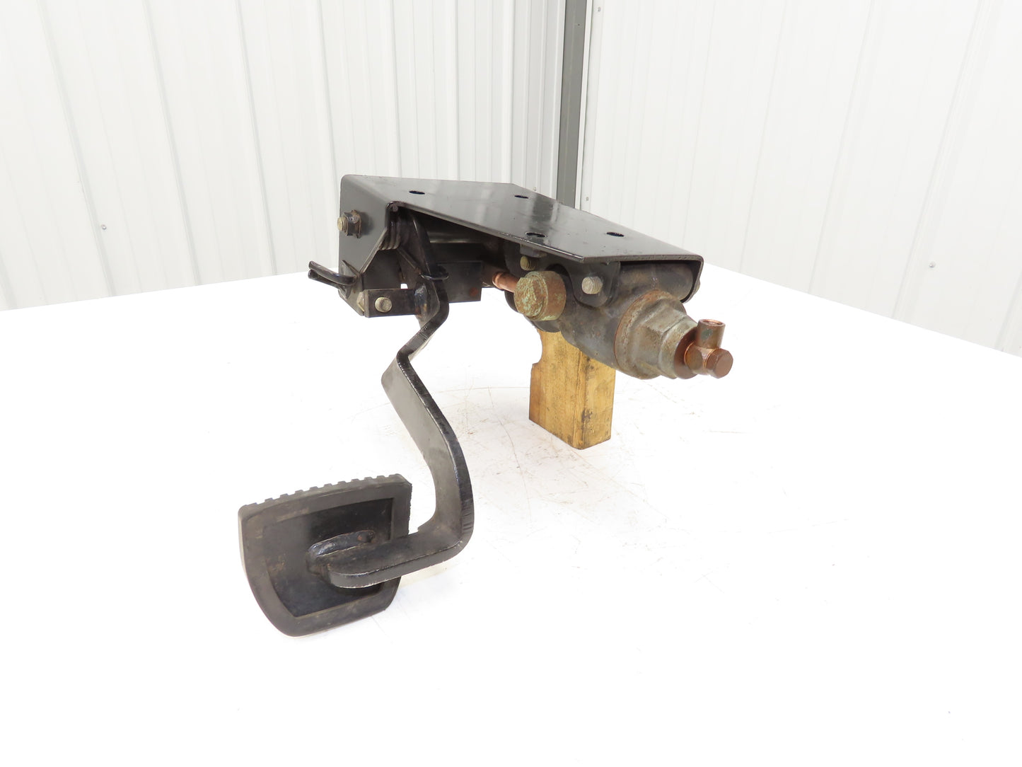 Toyota 5FBE15 Electric Forklift Hydraulic Brake Pedal Master Cylinder Assembly