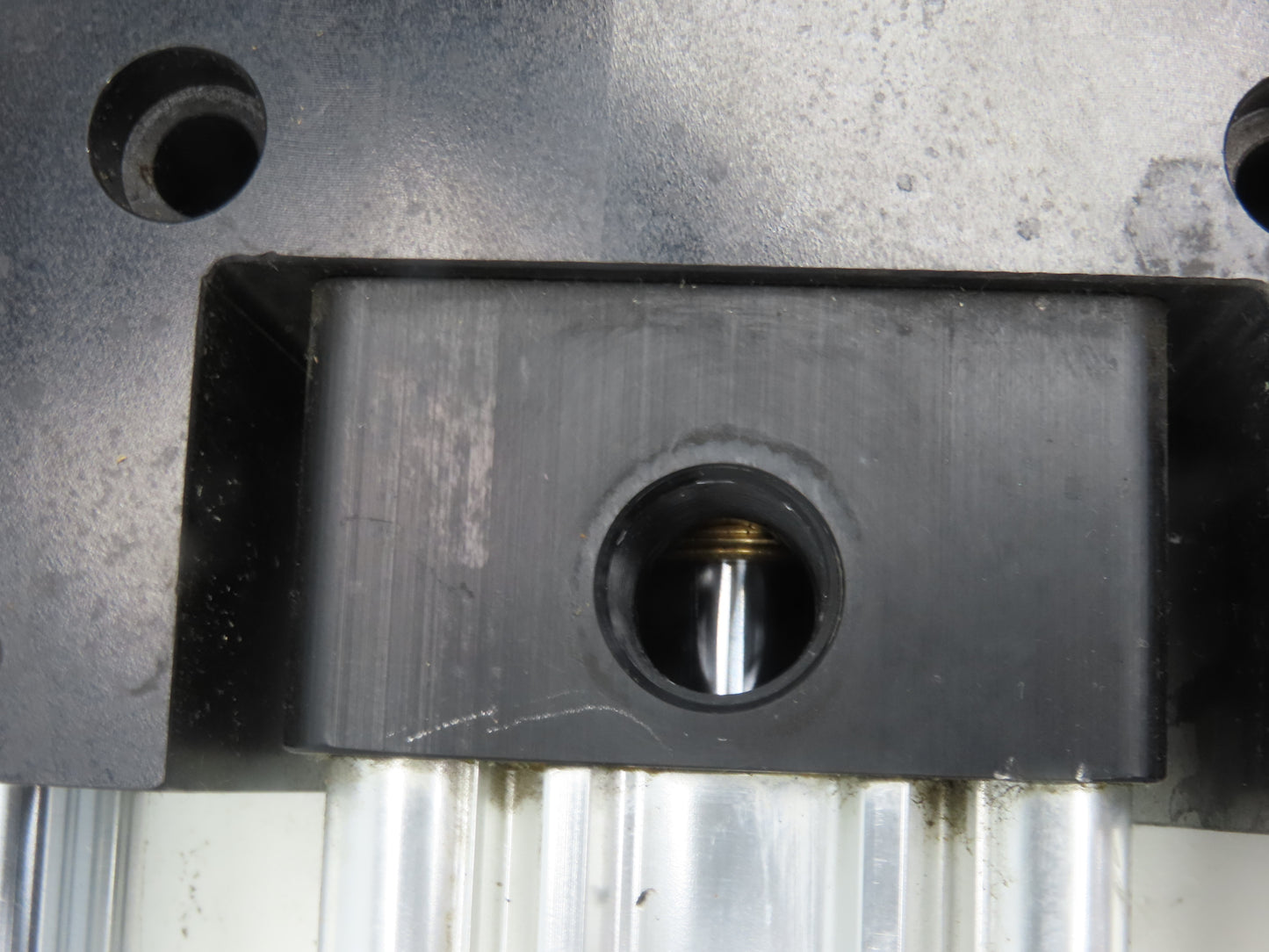 Parker HBR20-24T4A-B Pneumatic Actuator Guided Cylinder Slide 2"x 24" Stroke