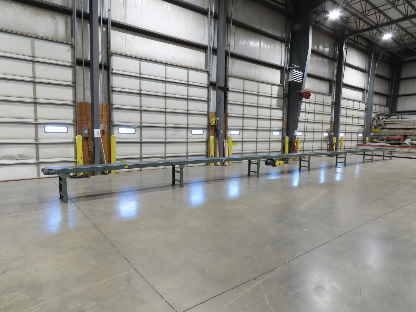 Hytrol 18"x 60' 10" Slider Bed Conveyor 15.5" Belt 1/2Hp 3PH Center Drive 100FPM