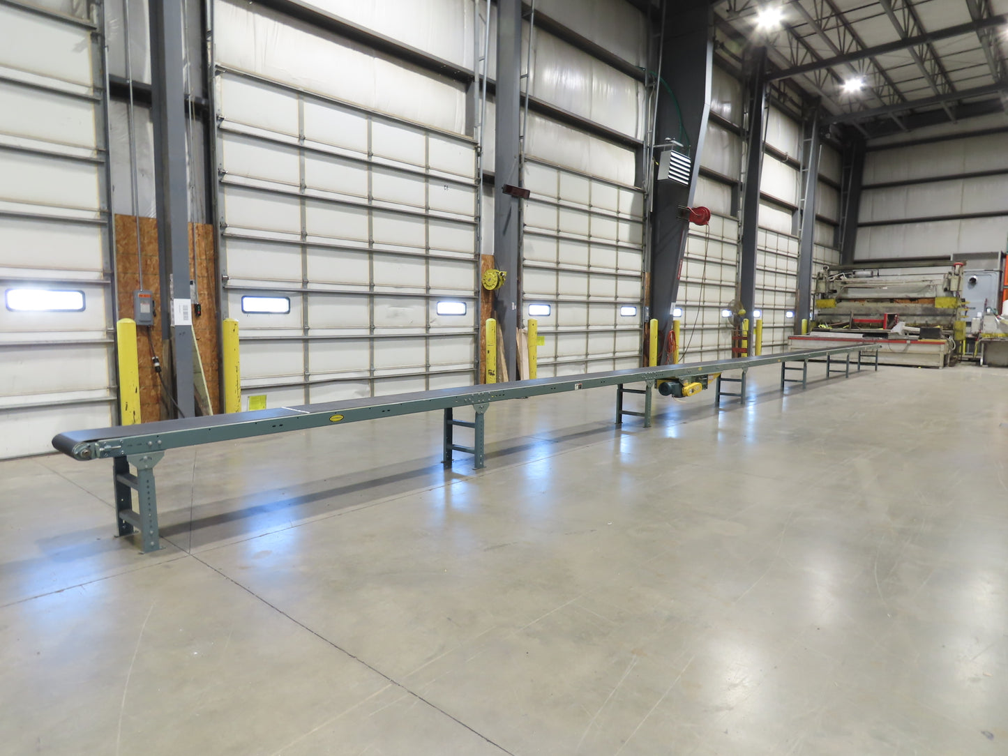 Hytrol 18"x 60' 10" Slider Bed Conveyor 15.5" Belt 1/2Hp 3PH Center Drive 100FPM