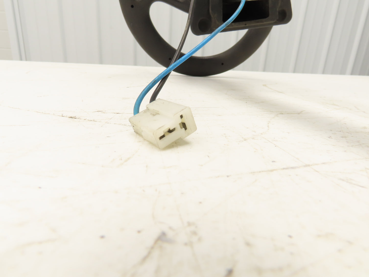 Linde 3355421001 Forklift Steering Wheel & Column W/Horn Removed From E18C-02