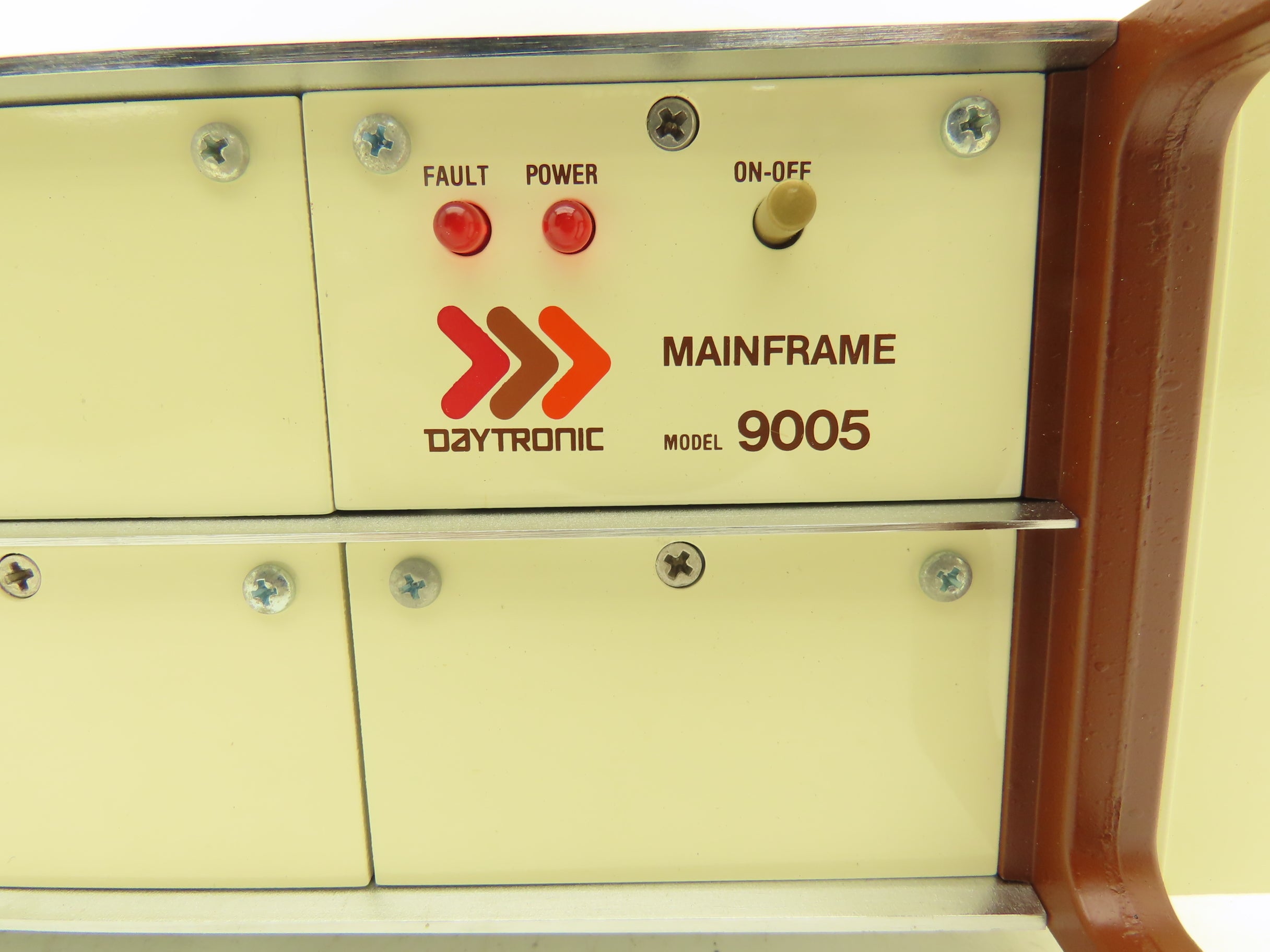 Daytronic 9005 Mainframe Chassis – ARROW INDUSTRIAL SALES