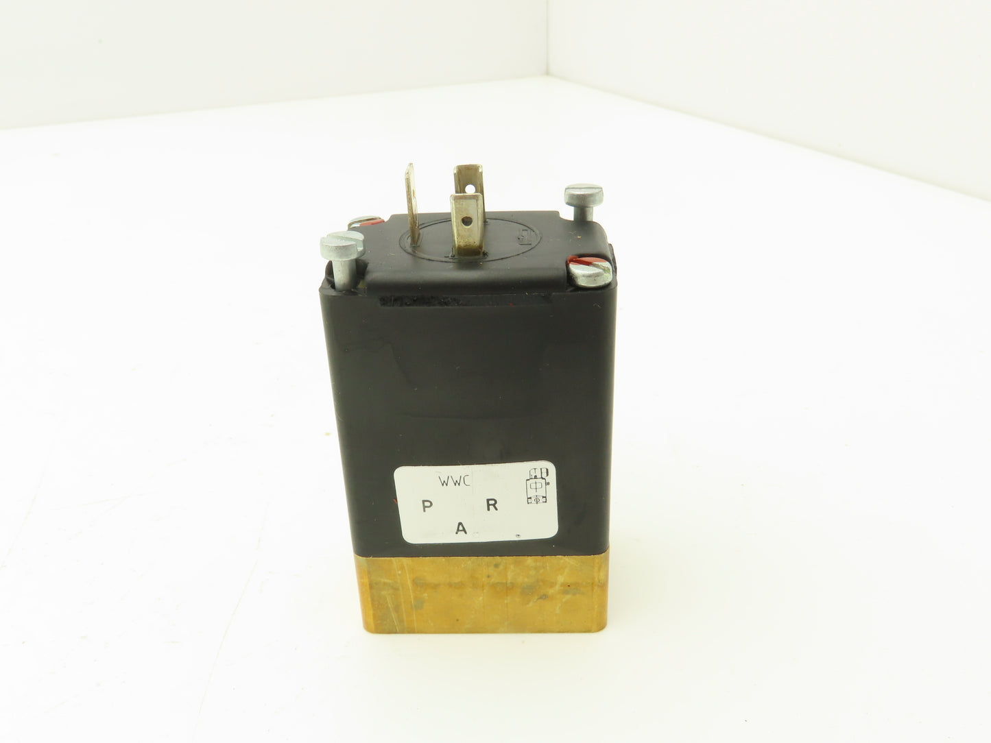 Burkert 0313 C 1/8 FKM BR Magnetic Solenoid Valve 120V 50/60 HZ 100PSI 00460472