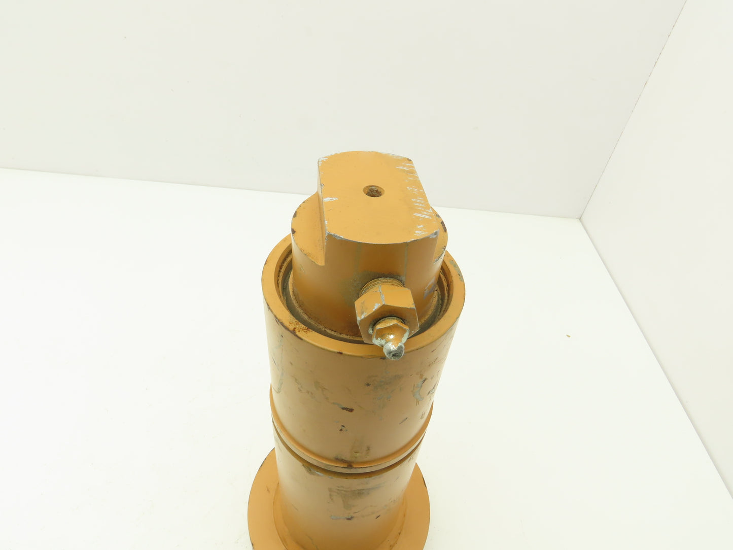 D36642 Grease Cylinder 2-3/8" Shaft 5-1/2" Base 8" Stroke Track Tensioner