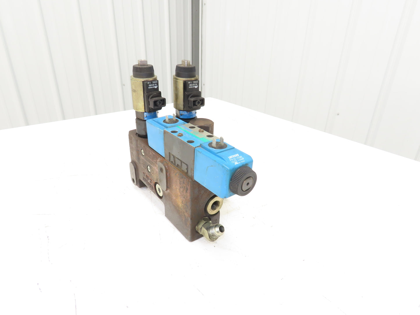 Vickers EPM2-WB-20 Hydraulic Valve off Hyster N30XMR2 Electric Forklift