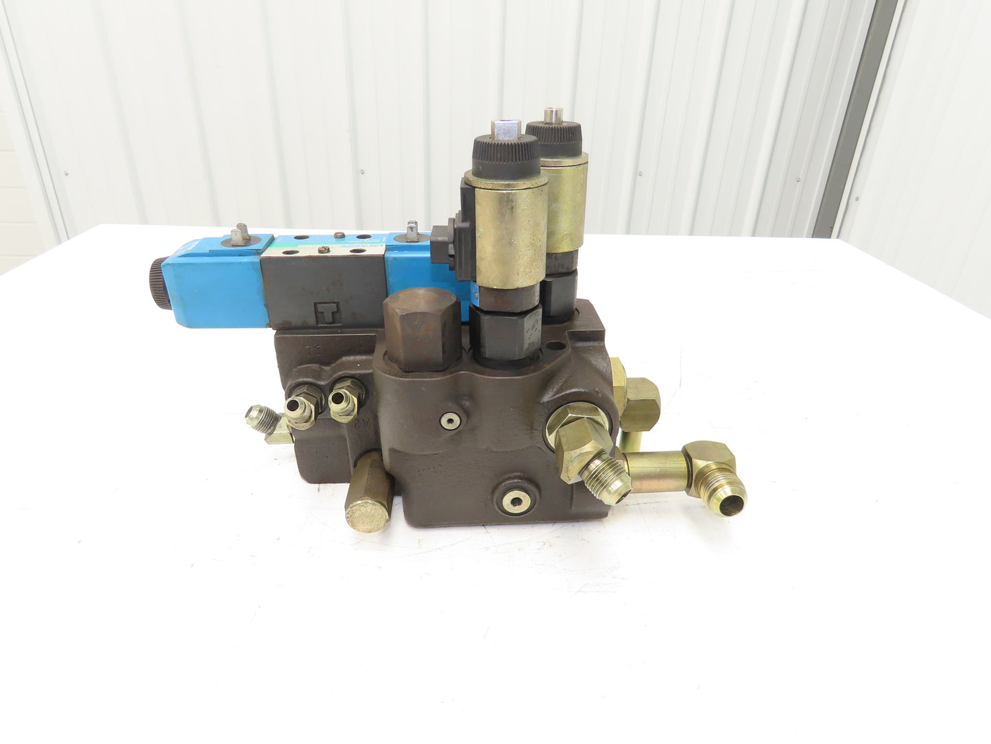 Vickers EPM2-WB-20 Hydraulic Valve off Hyster N30XMR2 Electric Forklift