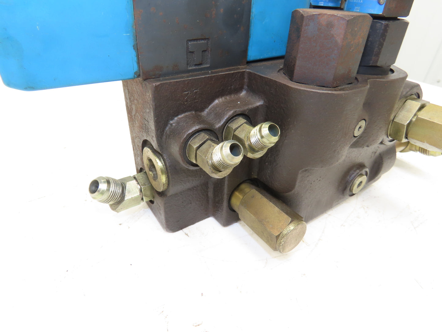 Vickers EPM2-WB-20 Hydraulic Valve off Hyster N30XMR2 Electric Forklift