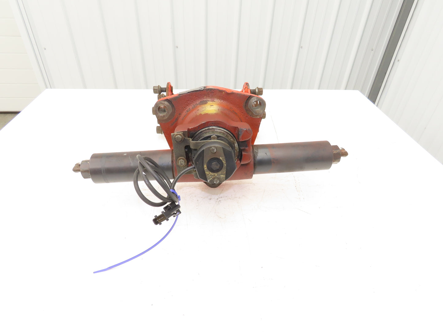 Linde E14-E20P Forklift Dual-Wheel Rear Axle Assembly Off E18C-02