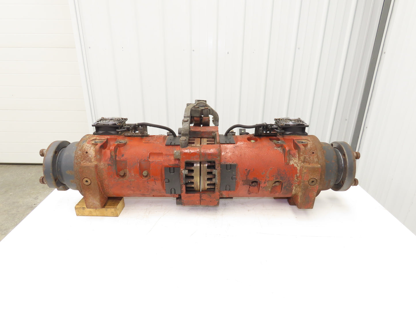 Linde AE18-03 Forklift Dual-Wheel & Motor Front Axle Assembly Off E18C-02